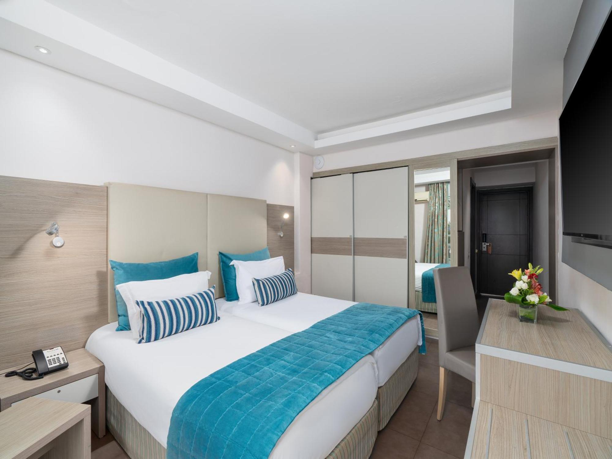 Twin Room Pool View