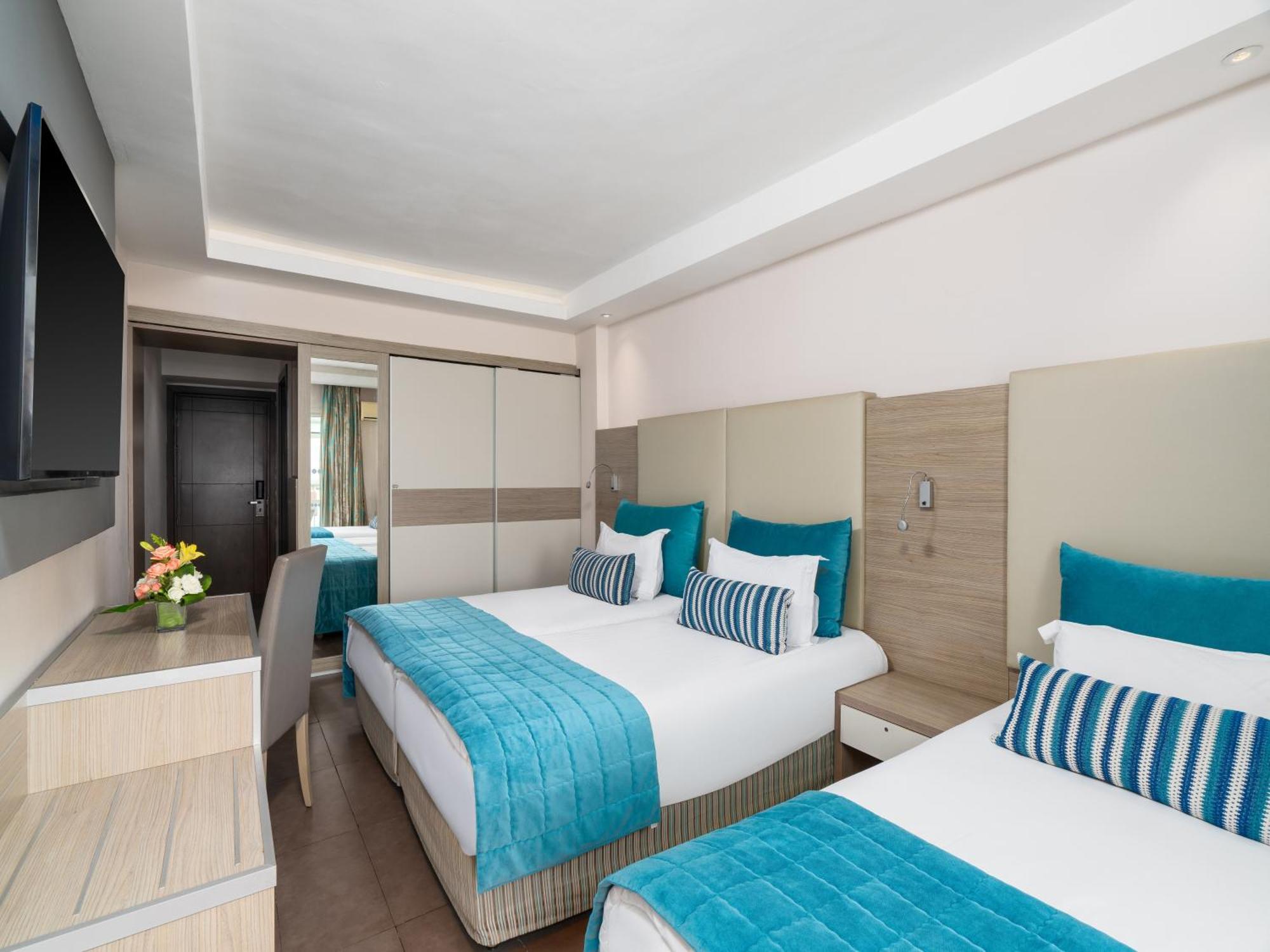 Triple Room Sea View